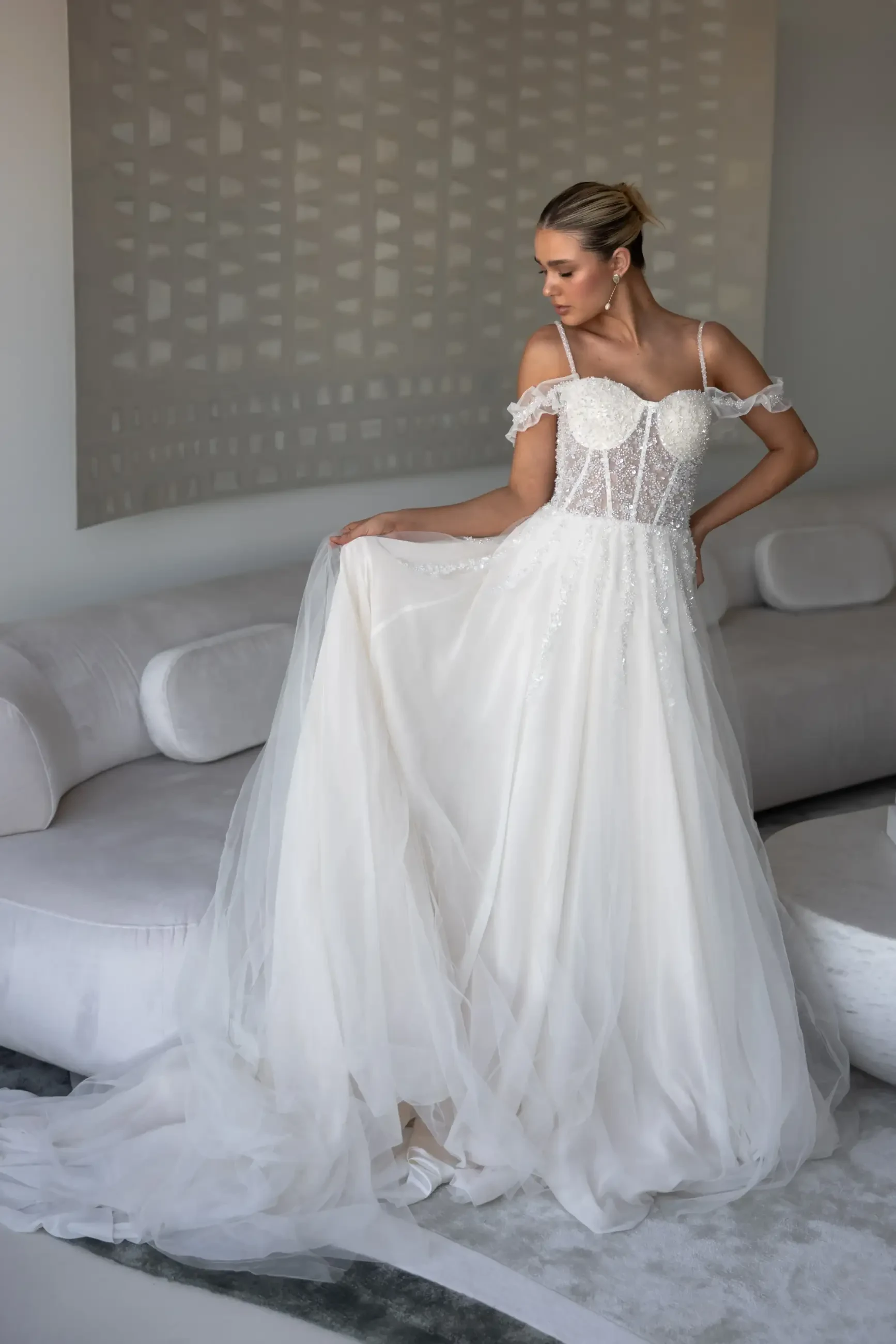 Évitez les pièges les plus fréquents dans le choix de votre robe de mariée. Nos astuces vous guident pour un essayage réussi et une expérience unique à Montréal.