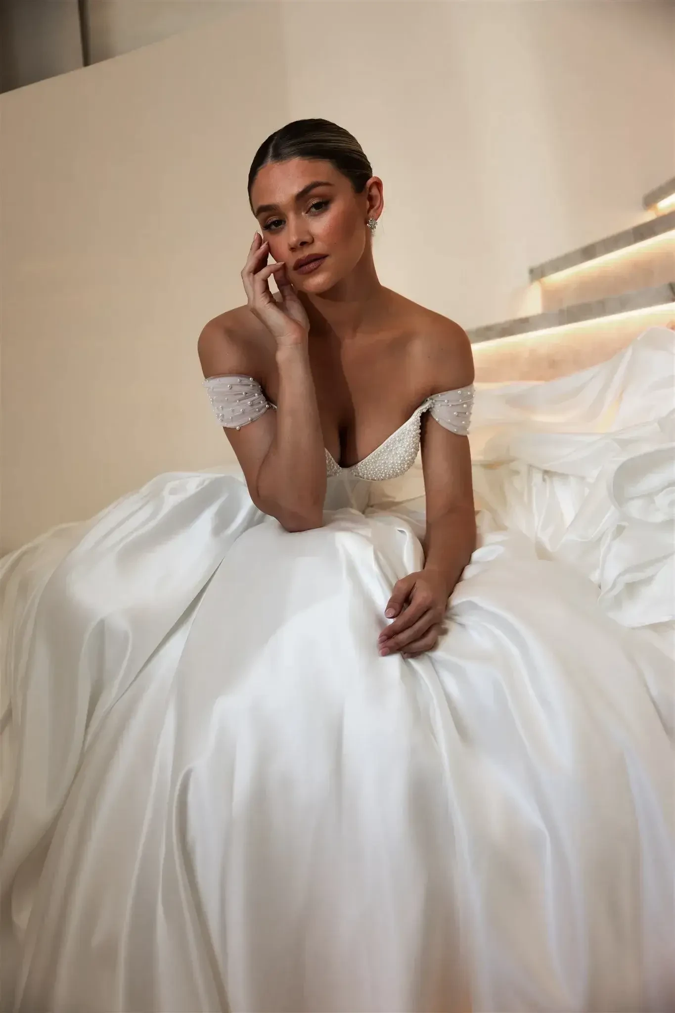 Préparez votre essayage de robe de mariée à Montréal avec nos 7 conseils essentiels. Vivez une expérience magique et personnalisée en boutique.